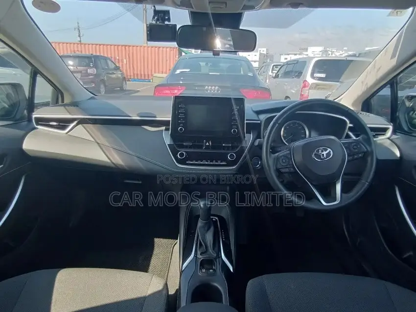 Toyota Corolla SE 2021 White