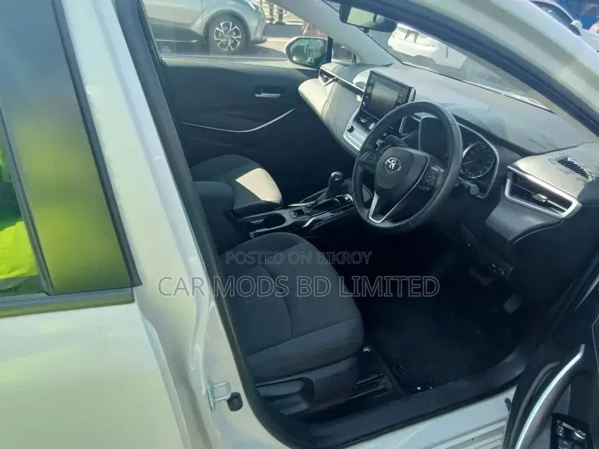 Toyota Corolla SE 2021 White
