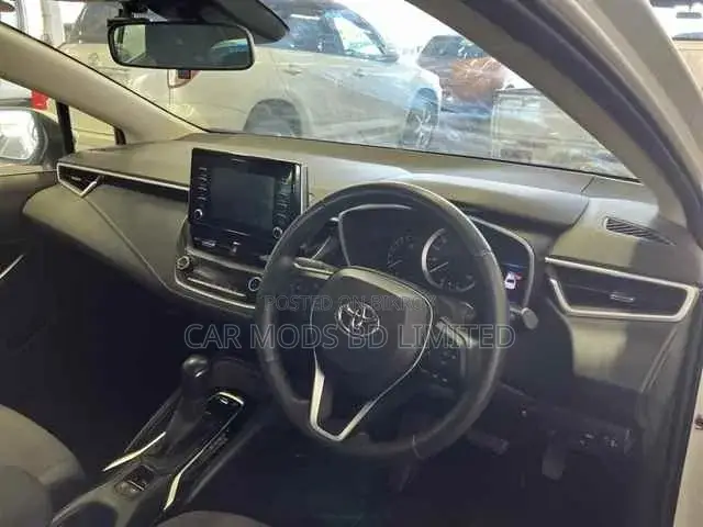Toyota Corolla SE 2021 White