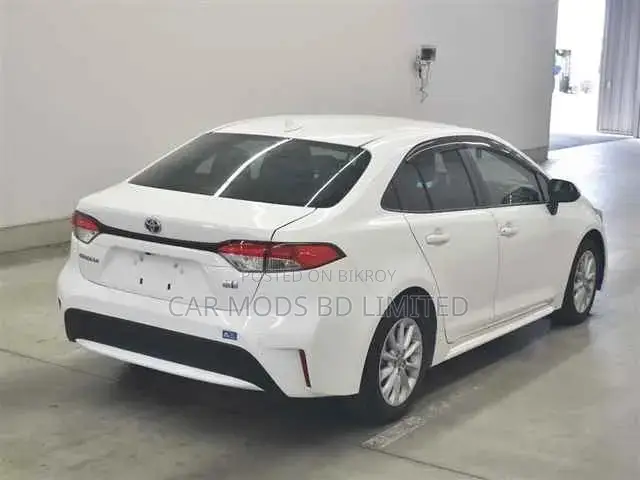 Toyota Corolla SE 2021 White