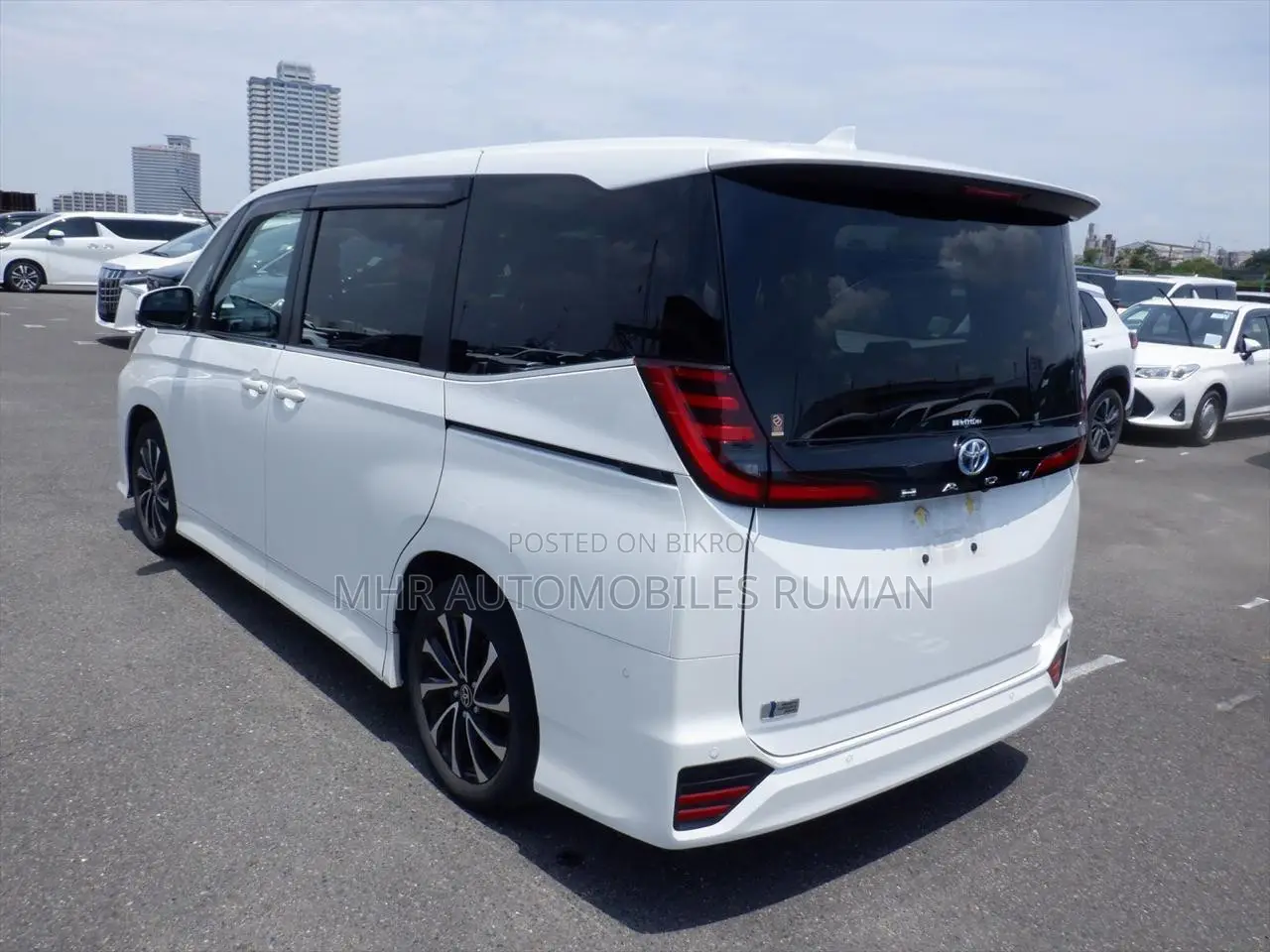 Toyota Noah 2023 Pearl