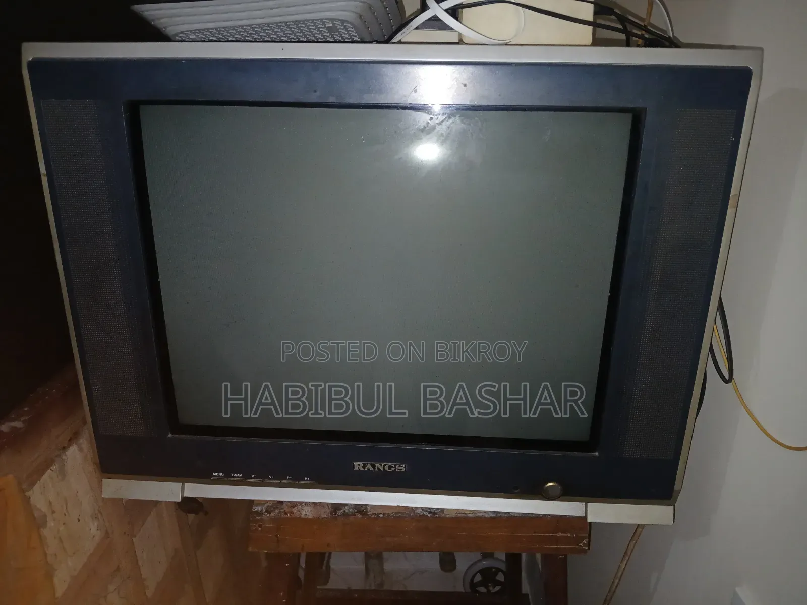Used Box TV With Wooden Normal Rack