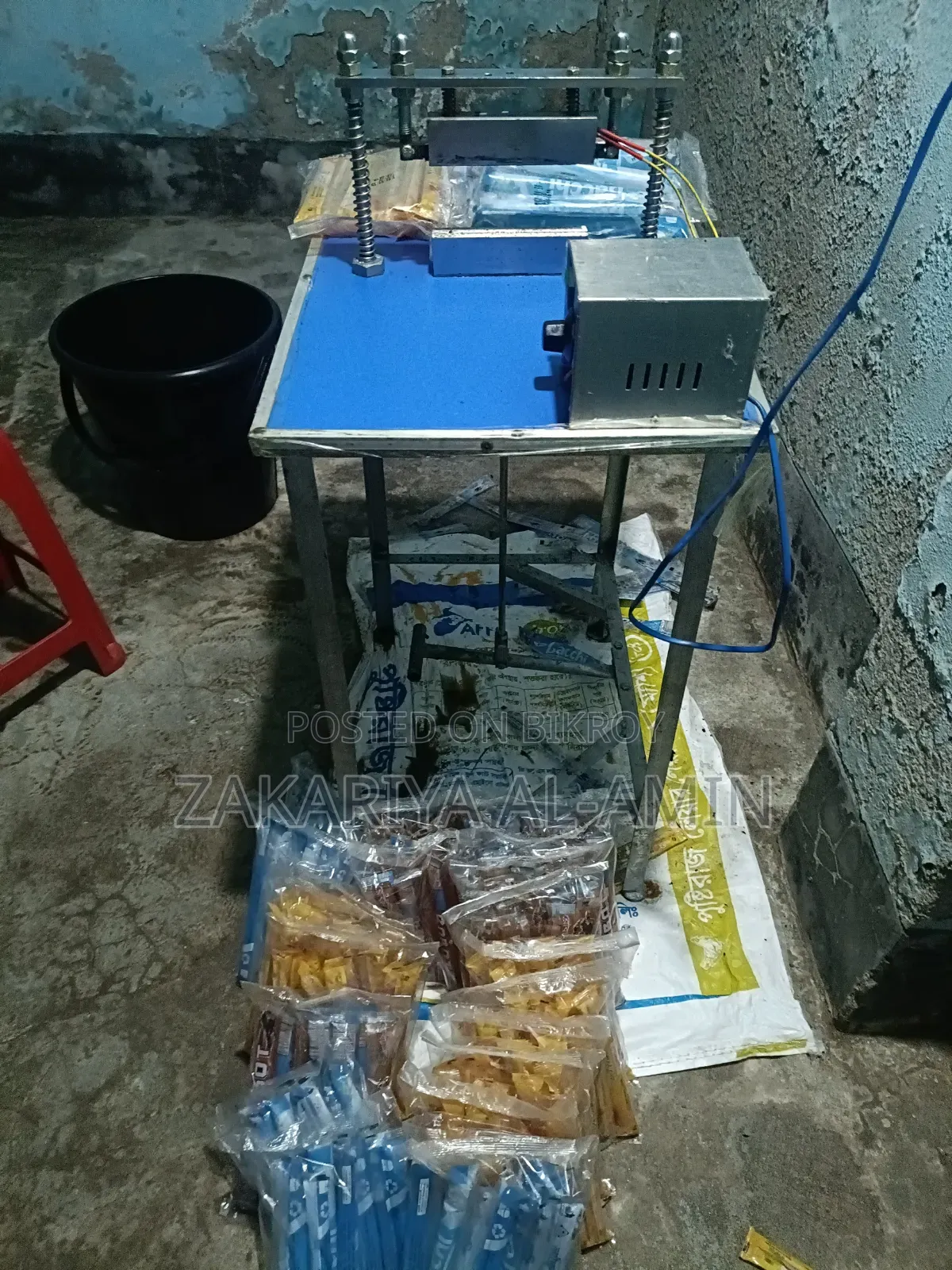Ice lolly packing machine with raw materials.
