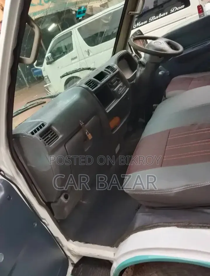 নিসান ডেলিভারি ভ্যান ২০০৮