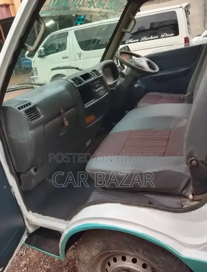 নিসান ডেলিভারি ভ্যান ২০০৮