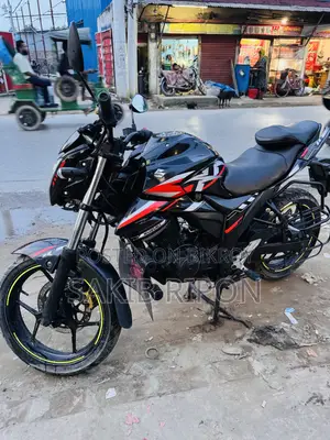 সুজুকি জিক্সার ২০১৮ ব্ল্যাক