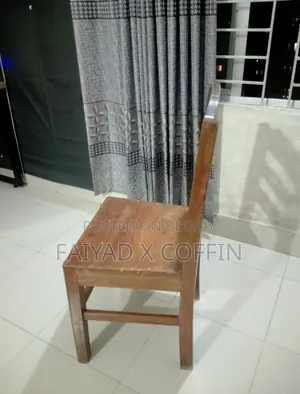 একটি কাঠের চেয়ার