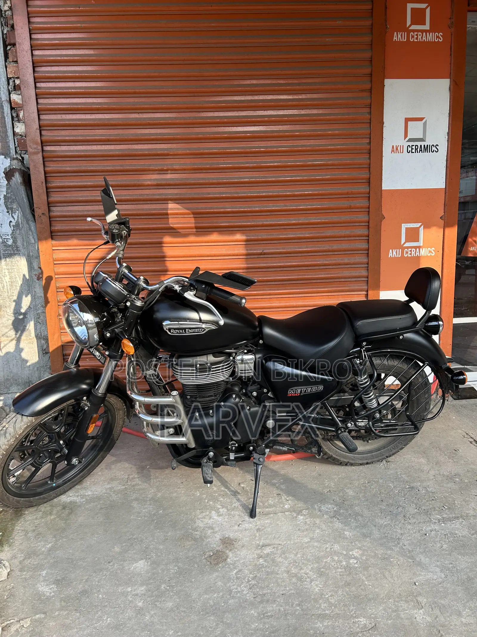 Royal Enfield Meteor 350 2025 Black