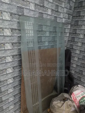 ডাইনিং টেবিল গ্লাস