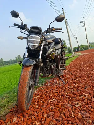 সুজুকি জিক্সার এসএফ ২০২৪ কালো