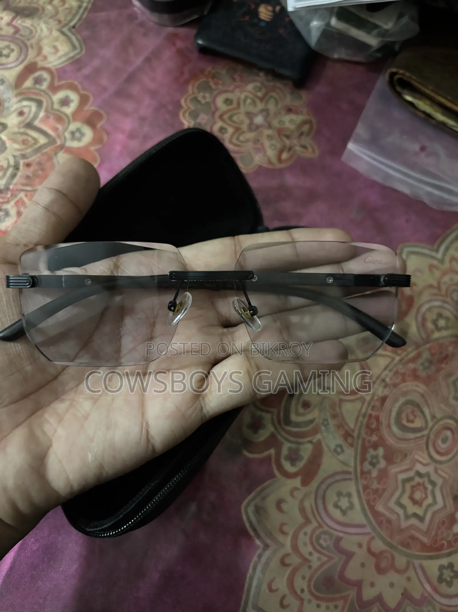ফ্রেমলেস গ্লাস