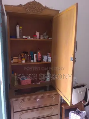 ড্রেসিং টেবিল