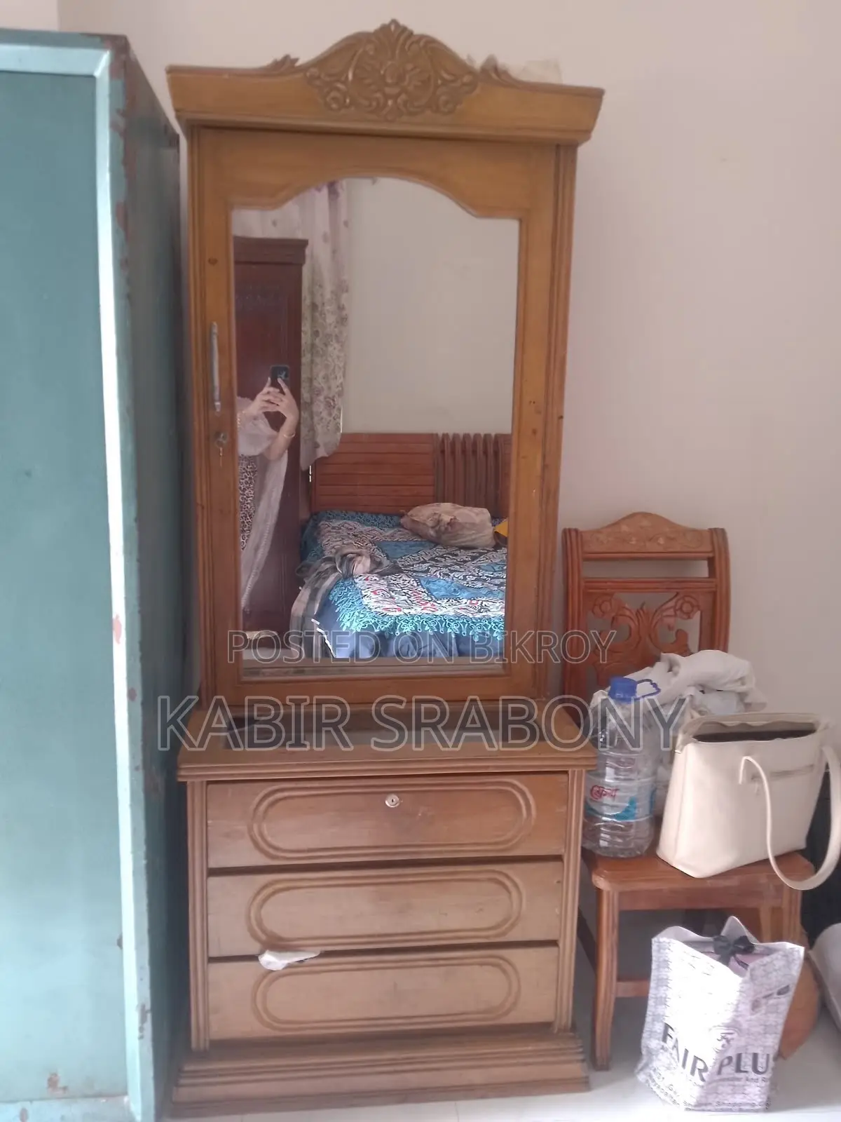 ড্রেসিং টেবিল
