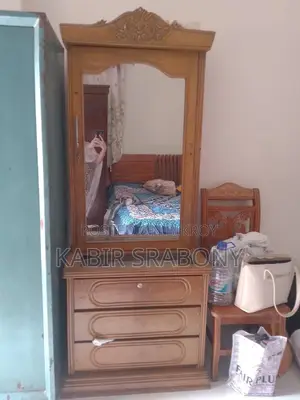 ড্রেসিং টেবিল