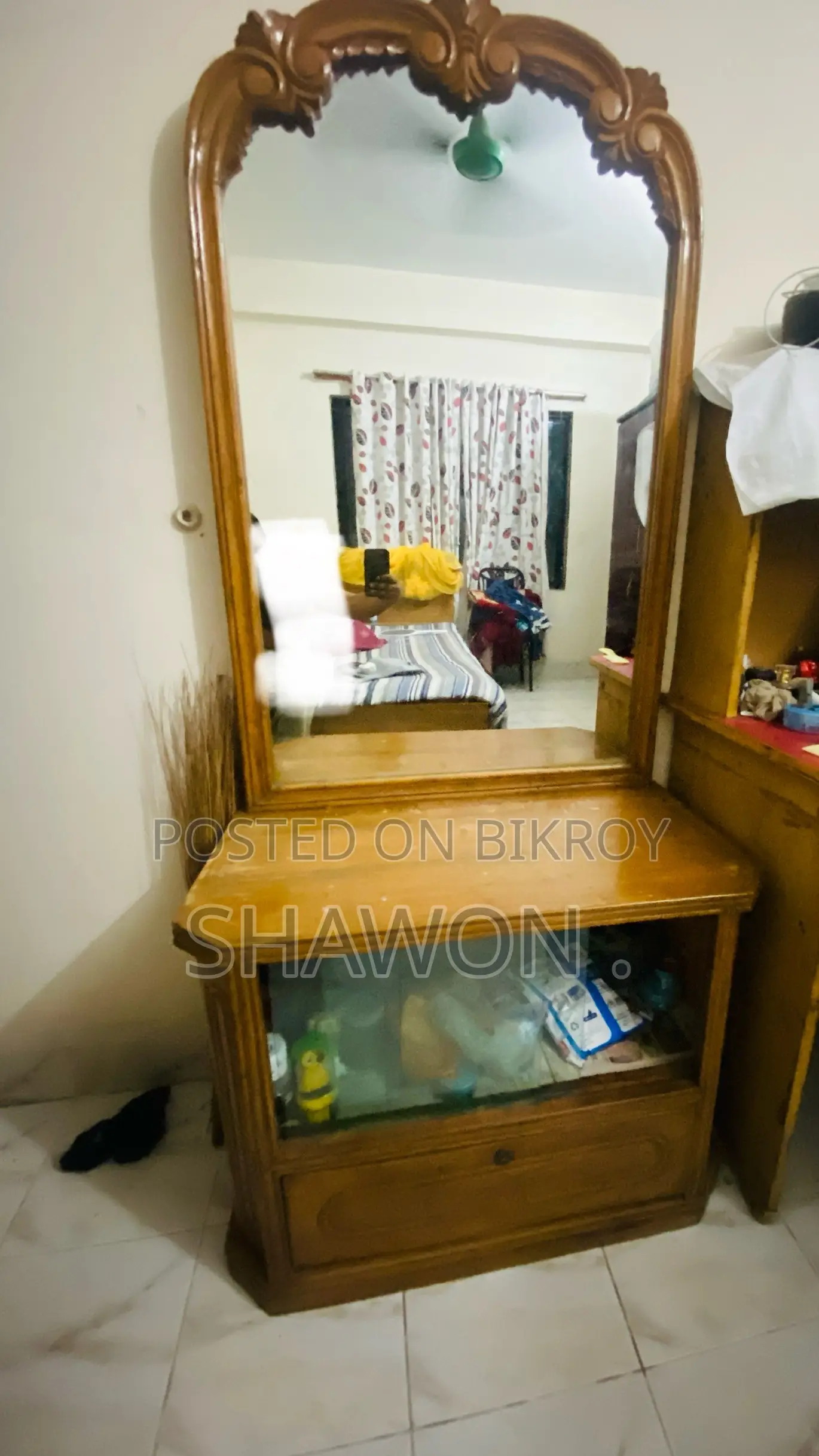 ড্রেসিং টেবিল