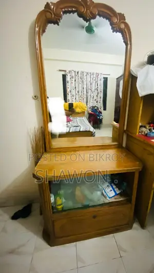 ড্রেসিং টেবিল