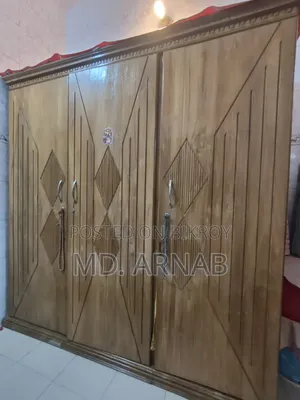 তিন পাল্লার সেগুন কাঠের আলমারি আলমারি