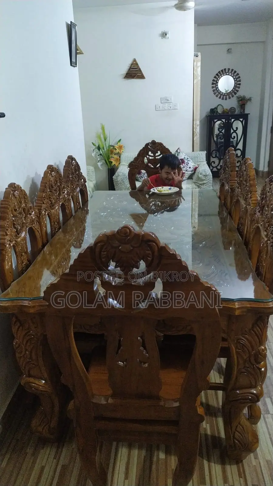 ভিক্টর ডাইনিং টেবিল