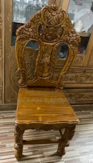 ভিক্টর ডাইনিং টেবিল