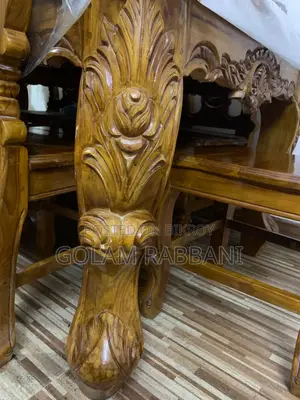 ভিক্টর ডাইনিং টেবিল