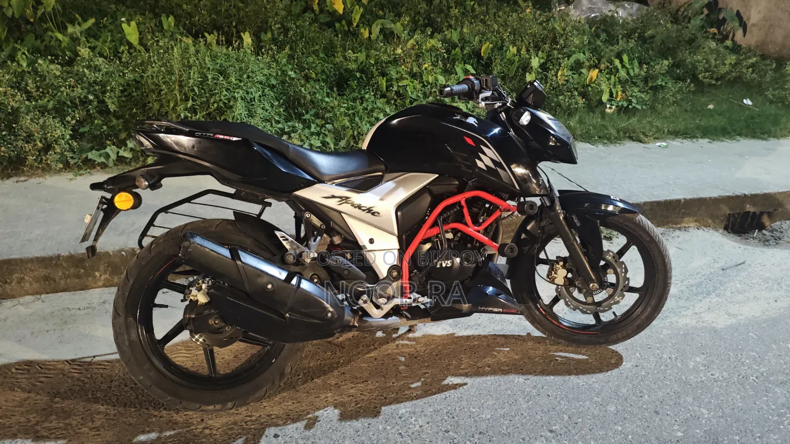TVS Apache RTR 160 4V 2022 Black