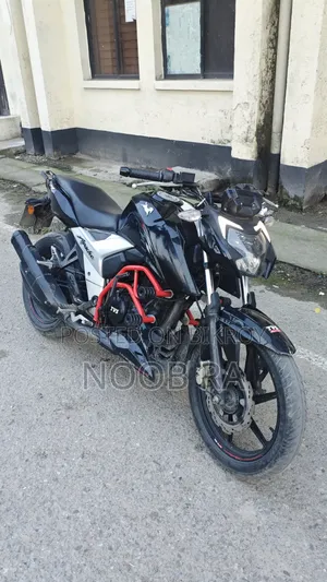 TVS Apache RTR 160 4V 2022 Black