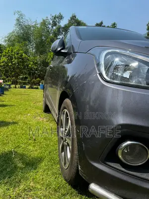 হুন্ডাই এক্সসেন্ট ২০১৭ ধূসর