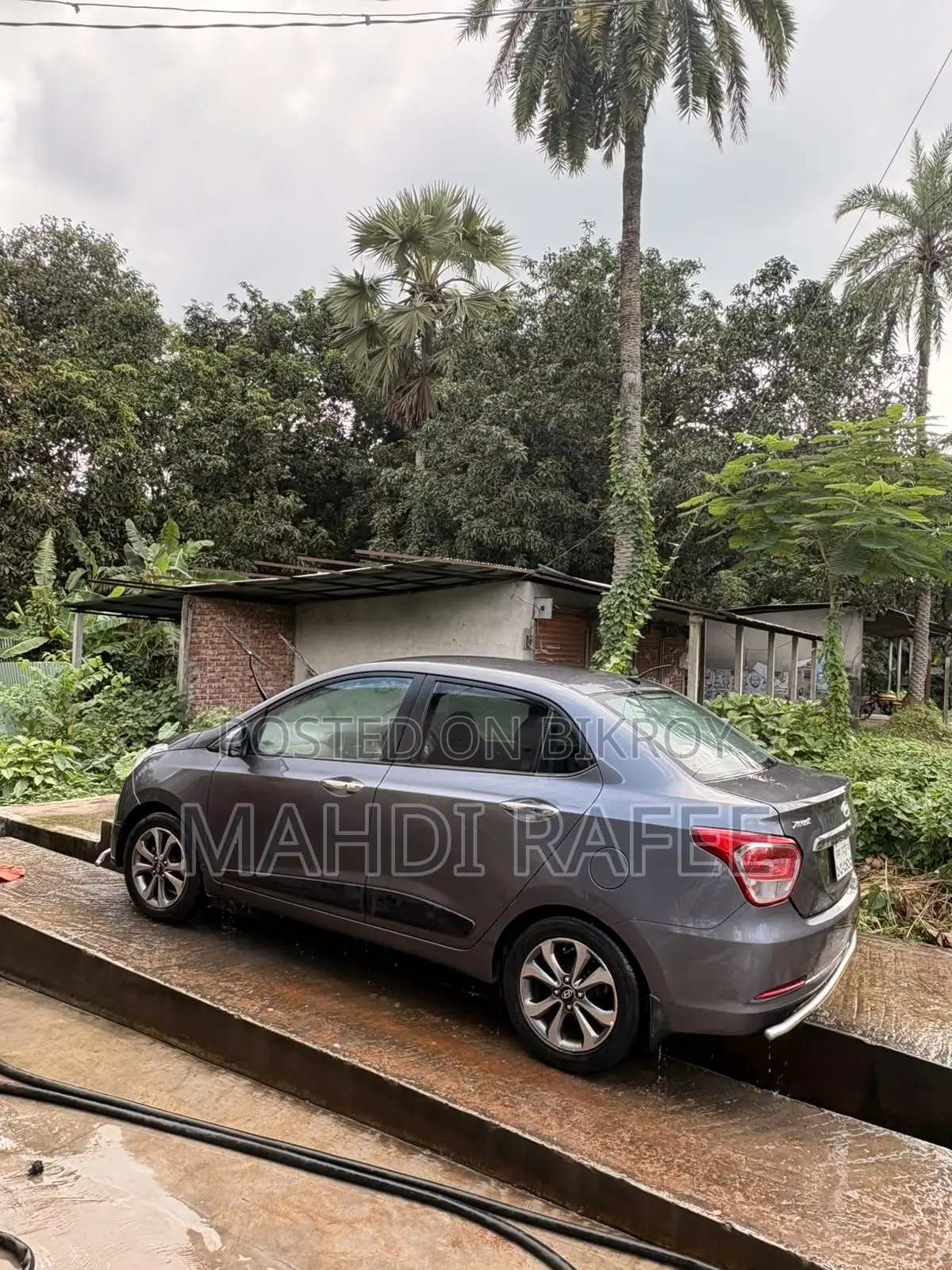হুন্ডাই এক্সসেন্ট ২০১৭ ধূসর