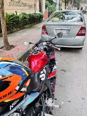সুজুকি জিএসএক্স-আর ২০২১ লাল