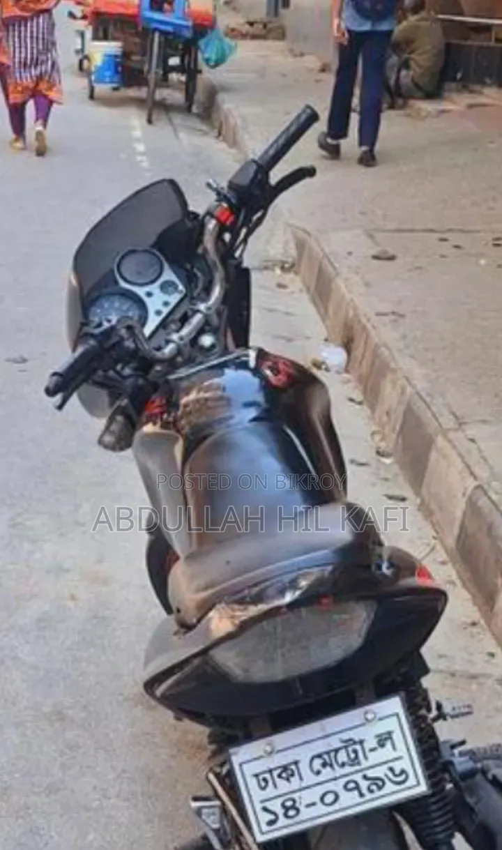 হিরো এক্সট্রিম স্পোর্টস ২০১৩ কালো