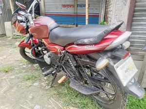 বাজাজ ডিসকভার ১০০ ২০১৭ রেড