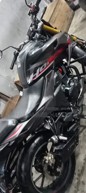 Honda Hornet 2.0 2025 Black