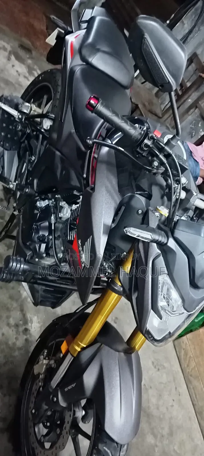 Honda Hornet 2.0 2025 Black