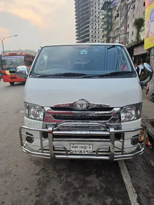 টয়োটা হাইএচ ২০১৯ হোয়াইট