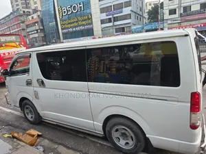 টয়োটা হাইএচ ২০১৯ হোয়াইট