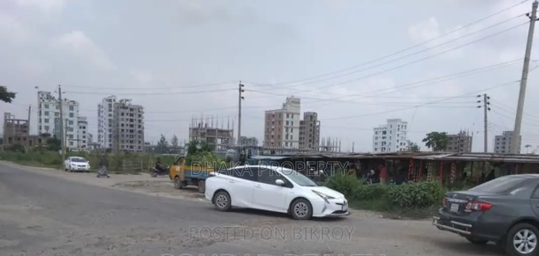 সেক্টর-১৭/কে এ মেট্রো স্টেশন সংলগ্ন ৩ কাঠা লেক পশ্চিমমুখী