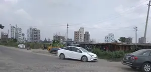 সেক্টর-১৭/কে এ মেট্রো স্টেশন সংলগ্ন ৩ কাঠা লেক পশ্চিমমুখী