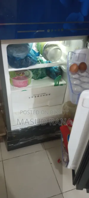 মিনি রেফ্রিজারেটর