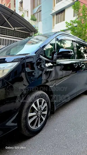 Toyota HiAce 2015 Black