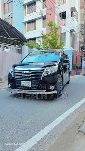 Toyota HiAce 2015 Black