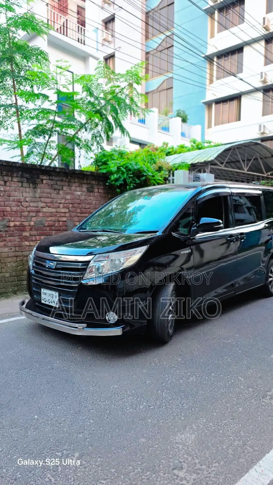 Toyota HiAce 2015 Black