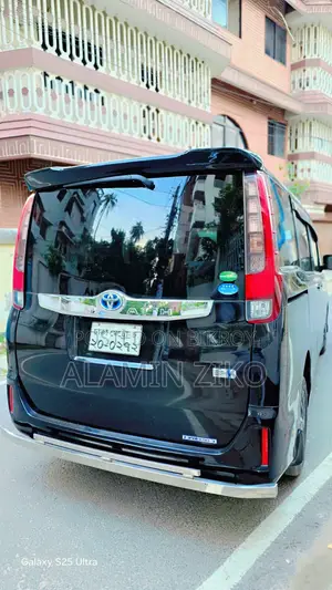 Toyota HiAce 2015 Black