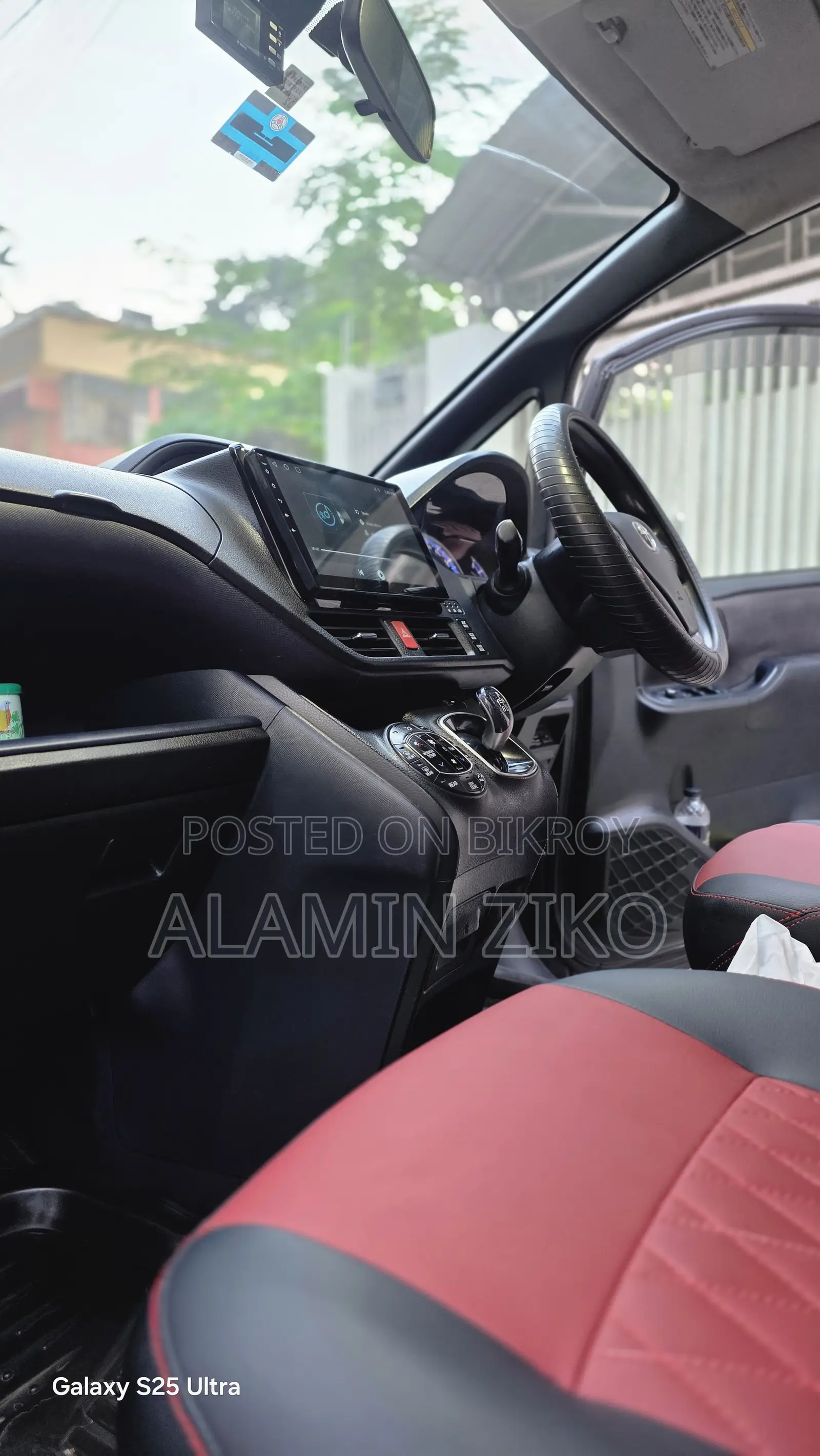 Toyota HiAce 2015 Black