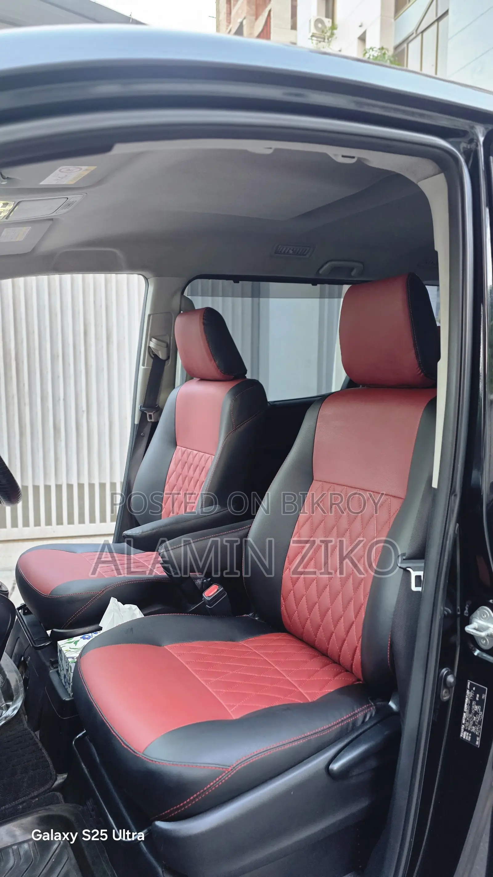 Toyota HiAce 2015 Black