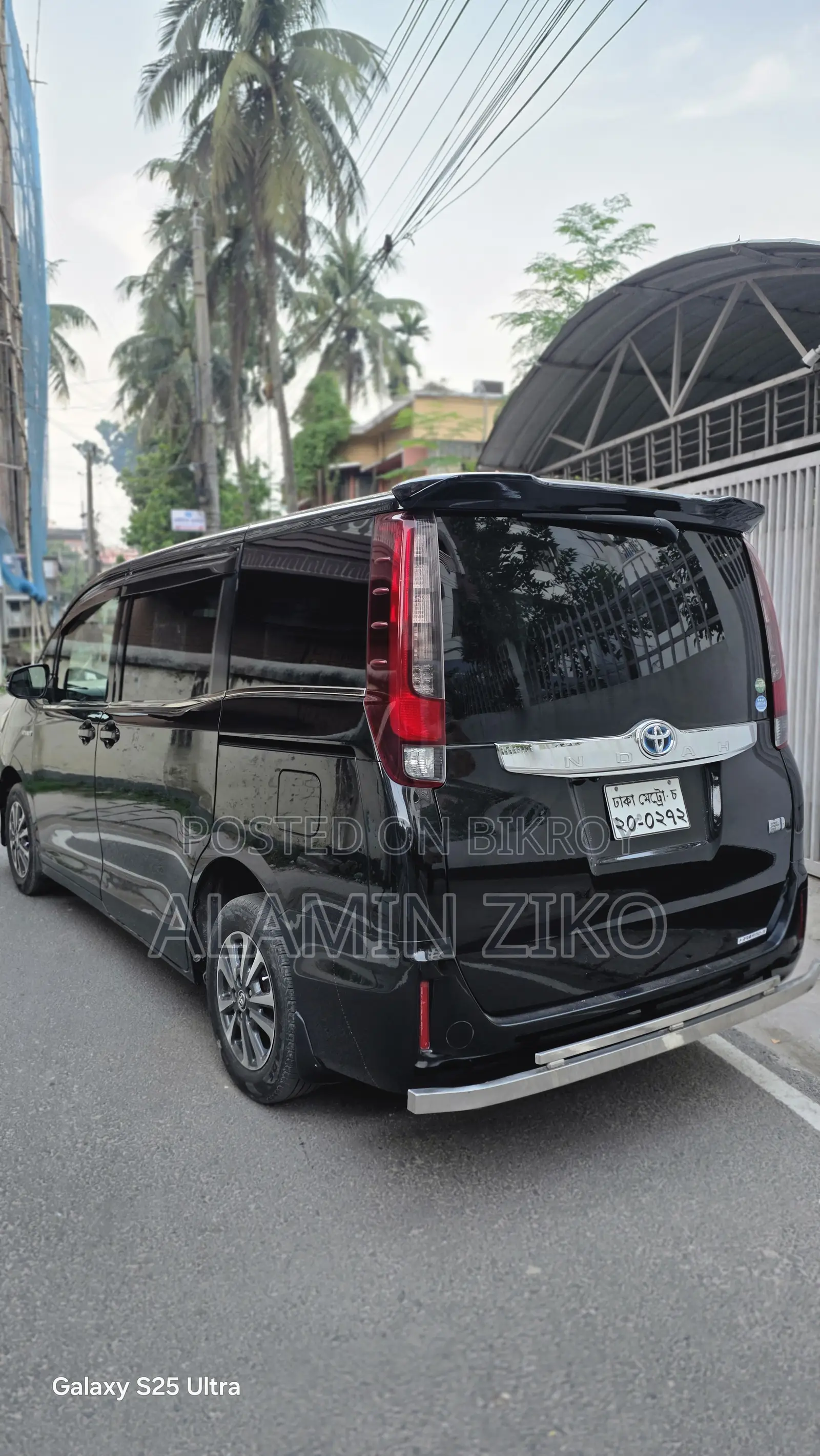 Toyota HiAce 2015 Black
