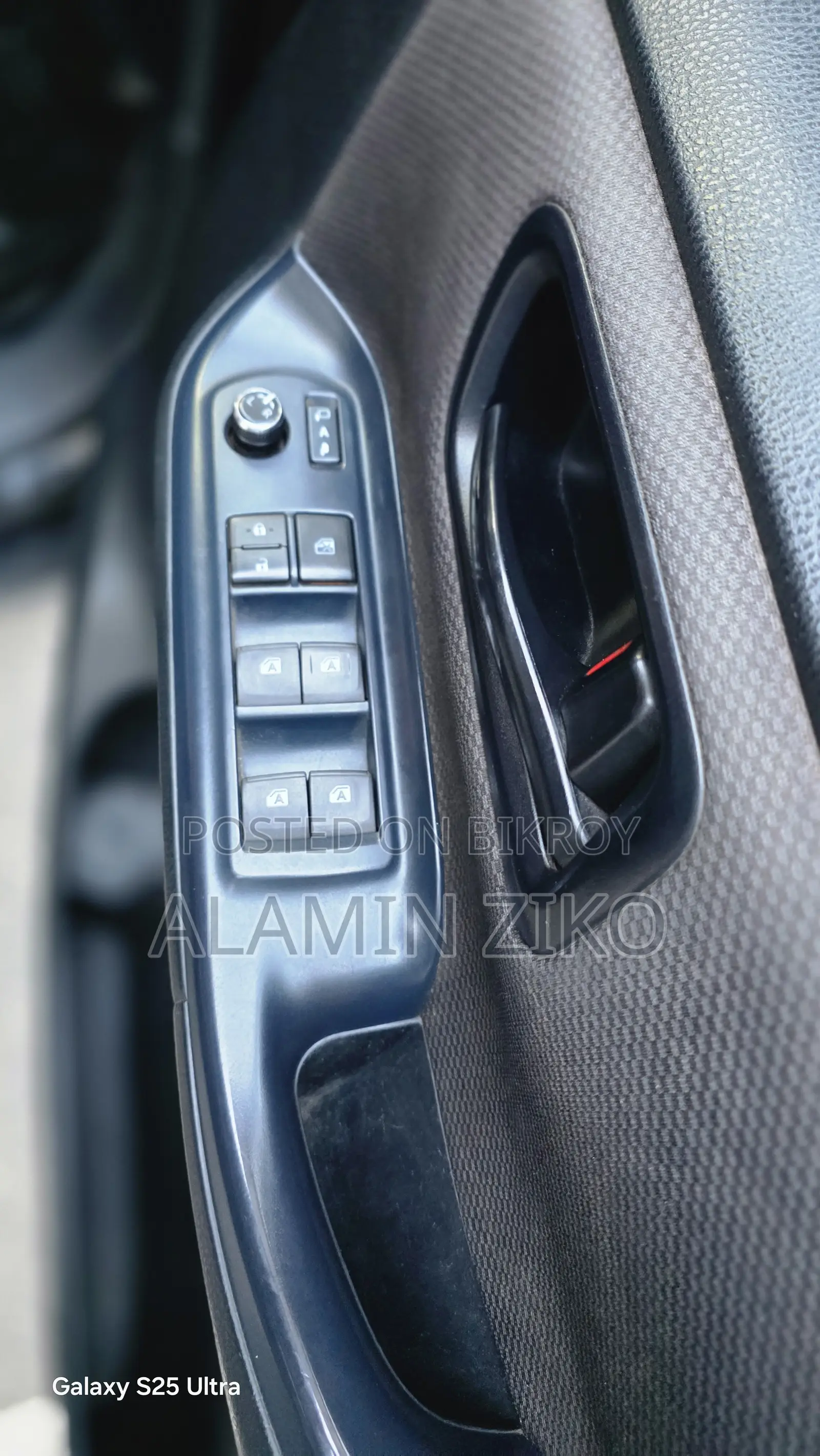 Toyota HiAce 2015 Black