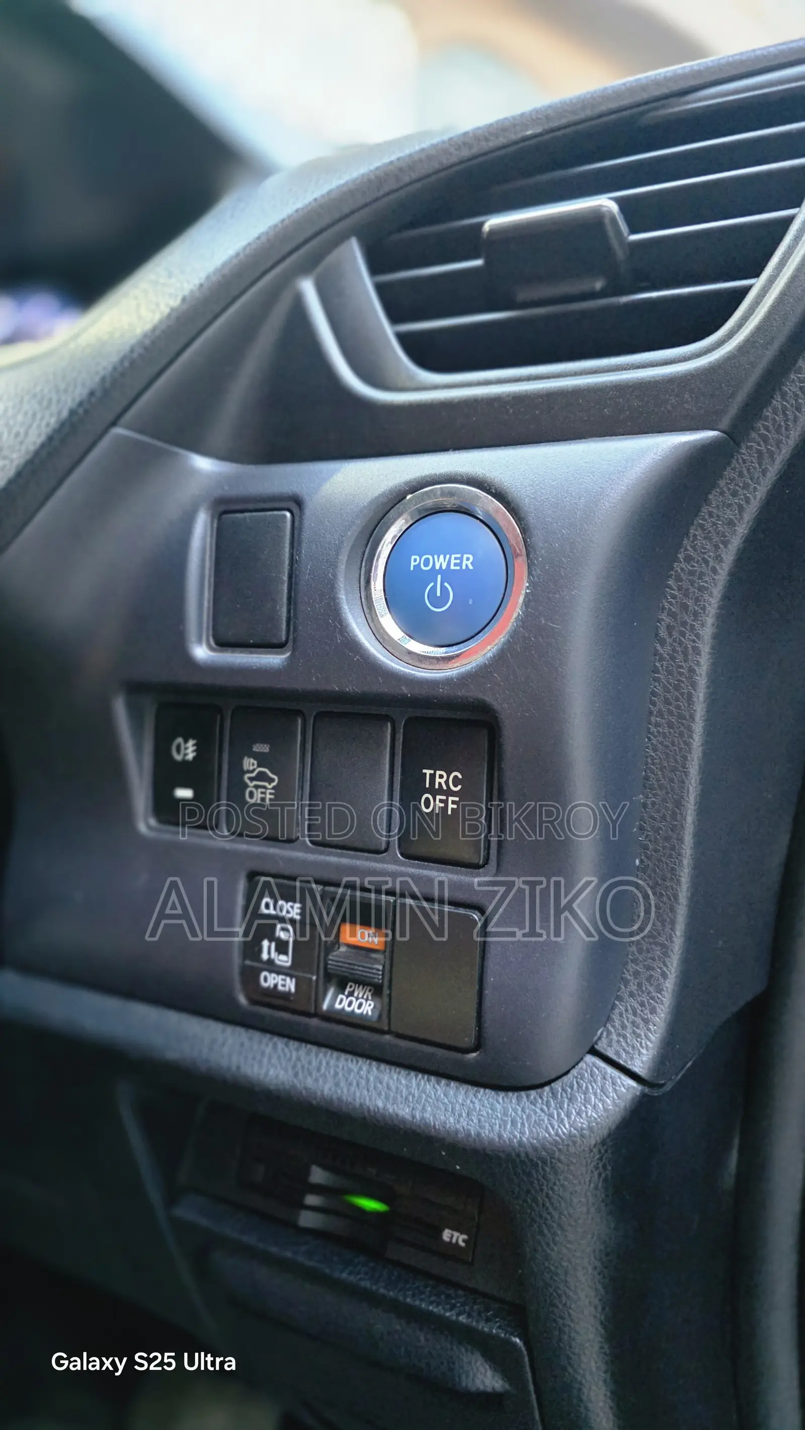 Toyota HiAce 2015 Black