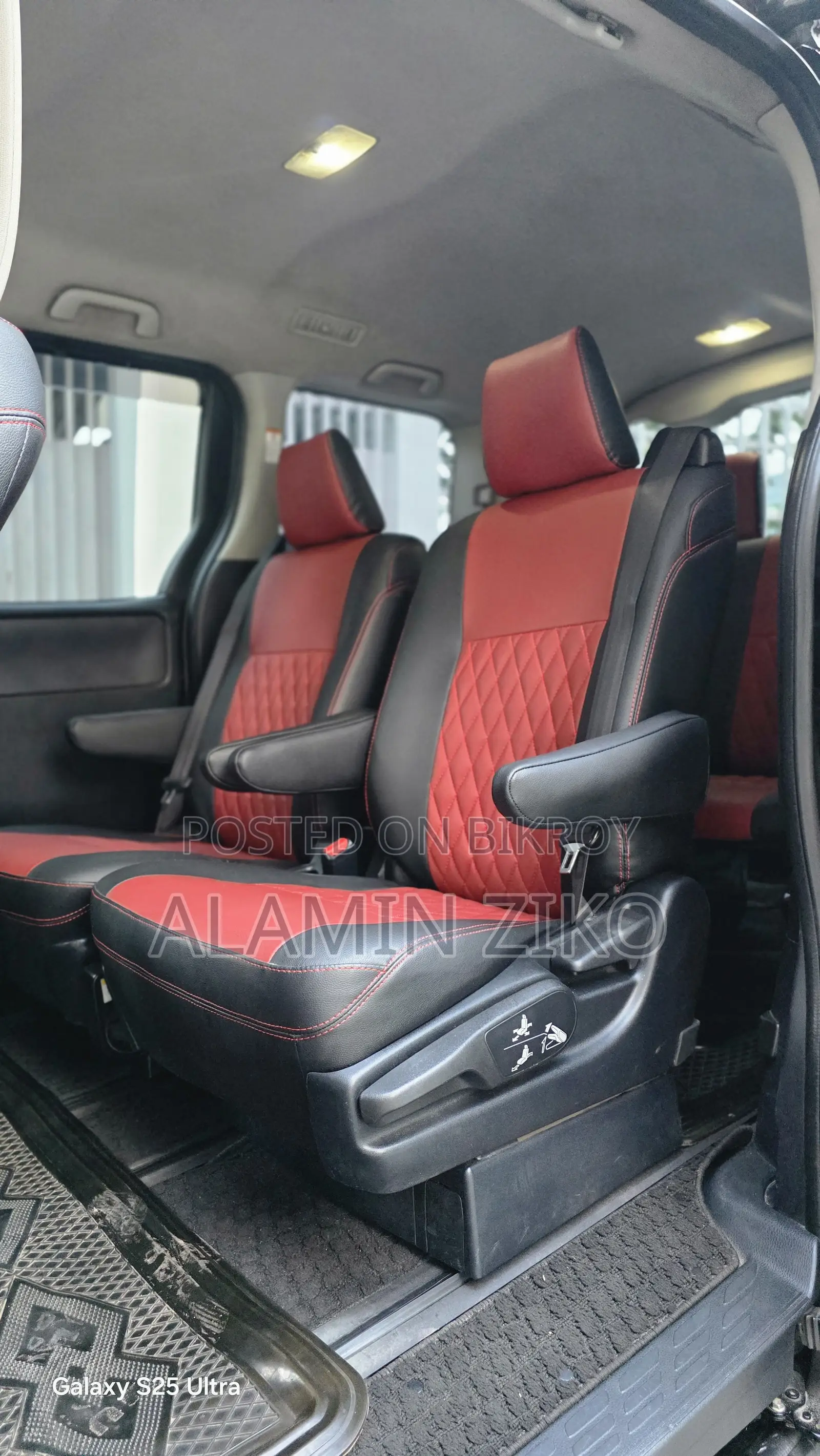 Toyota HiAce 2015 Black