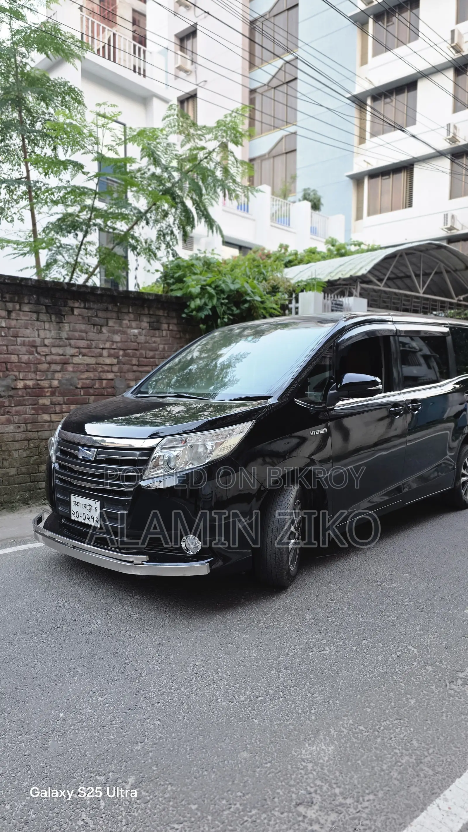 Toyota HiAce 2015 Black