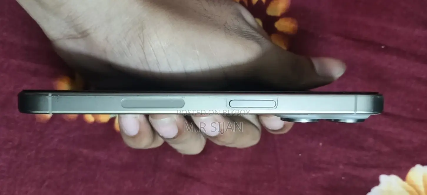 অ্যাপল আইফোন ১৫ প্রো ২৫৬ জিবি হোয়াইট